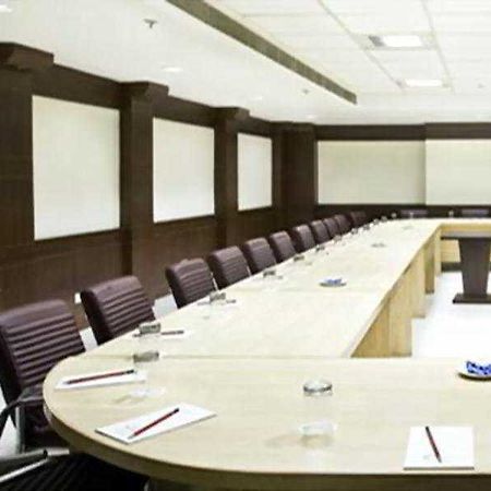 Hotel Parkland Chirag Enclave Νέο Δελχί Εξωτερικό φωτογραφία